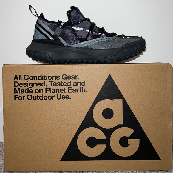 acg mountain fly low black green abyss